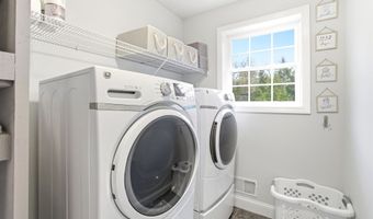 84 Juniper Cir, Auburn, NH 03032