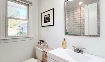 1092 W Lake Dr, Athens, GA 30606