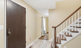 477 Ironwood Dr, Ballwin, MO 63011