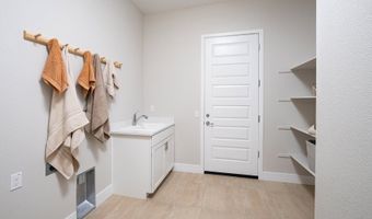 8220 Poinsettia St, Roseville, CA 95747