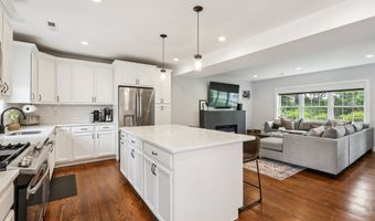 15 Wondy Way, Danbury, CT 06811