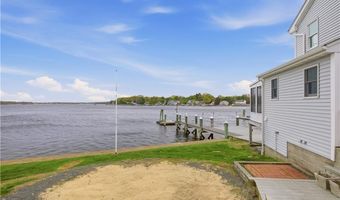 507 County Rd, Barrington, RI 02806