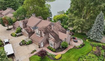 643 Isle View Dr, Akron, OH 44319