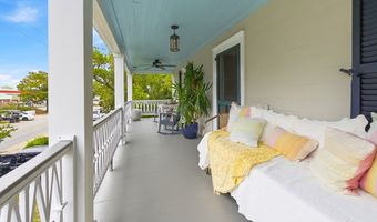 128 4th St, Apalachicola, FL 32320