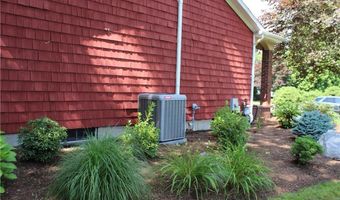 25 Beechnut Dr, Johnston, RI 02919
