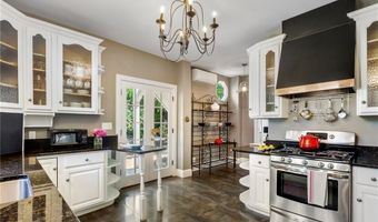 60 Division St, Newport, RI 02840