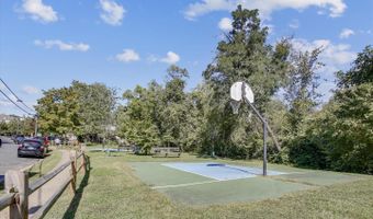 2518 S WALTER REED Dr #A, Arlington, VA 22206