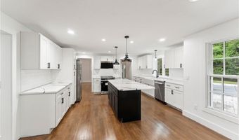 1575 MIDDLE Rd, East Greenwich, RI 02818