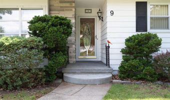 9 Cordova Dr, Absecon, NJ 08201