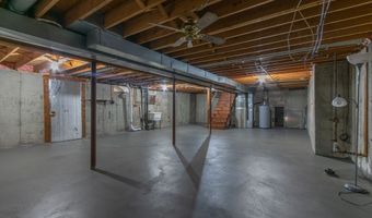 629 River Rd, Agawam, MA 01001