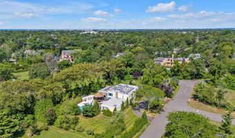 10 Macy Dr, Hewlett Bay Park, NY 11557