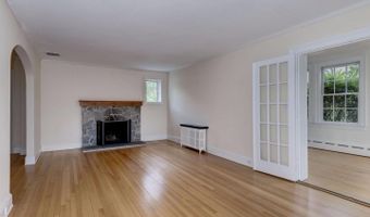 4706 32ND St N, Arlington, VA 22207