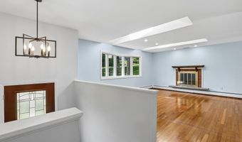 6 Sky Edge Ln, Bethel, CT 06801