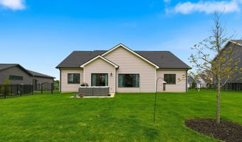 5329 Greyson Heights Dr, Auburn, IN 46706