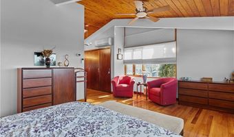 10 Ocean View Dr, Middletown, RI 02842