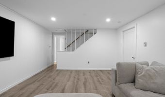 948 Wayne St, Bridgeport, CT 06606