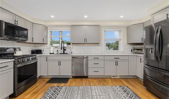 12 Hidden Valley Ln, Lincoln, RI 02865