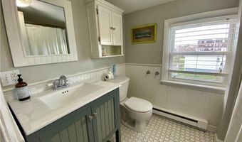 182 Newport Ave, Middletown, RI 02842