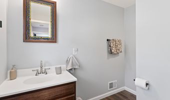 573 Sumner Ave, Belford, NJ 07718