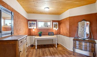 174 Hondo Seco Rd, Arroyo Hondo, NM 87513