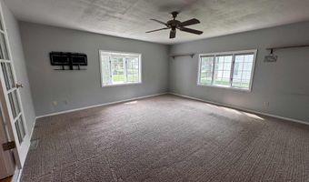 1207 8th St, Aurora, NE 68818