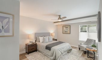 75 S REYNOLDS St 411, Alexandria, VA 22304