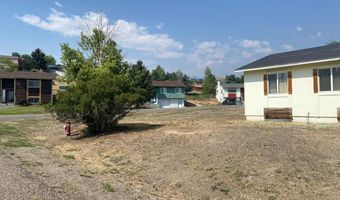 921 S 10th St, Challis, ID 83226