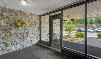1227 S Old Wilke Rd 210, Arlington Heights, IL 60005