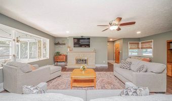 111 Moyne Dr, Abilene, KS 67410