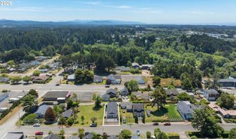 860 1ST St SE, Bandon, OR 97411
