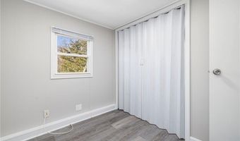 12 Valiant Dr, Coventry, RI 02816