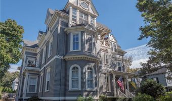 8 Cottage St 1, Newport, RI 02840