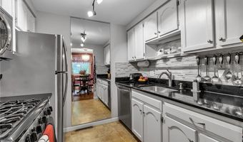 95 Greenwich Dr 2, Amherst, NY 14228