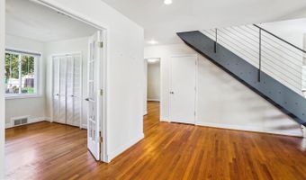 9819 PARKWOOD Dr, Bethesda, MD 20814