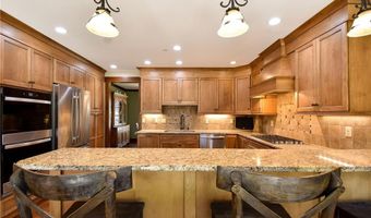 165 Lenihan Ln, East Greenwich, RI 02818
