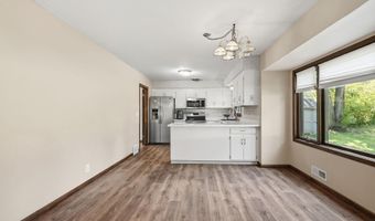 916 Whitney Dr, Apple Valley, MN 55124