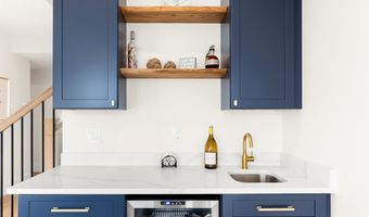 18 Mea Ln, Beach Haven, NJ 08008