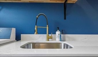 821 GREENWICH Dr, Ambler, PA 19002