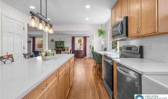 3146 Club Dr, Allentown, PA 18103