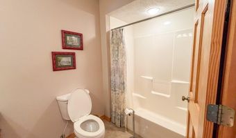 3702 Round House Rd, Aurora, MO 65605