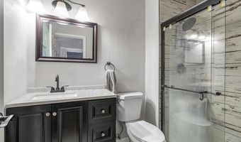 463 Londondary Dr, Ballwin, MO 63011