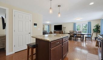 5 County St, Berkley, MA 02779