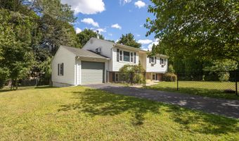 24 Hillside Cir, Brookfield, CT 06804