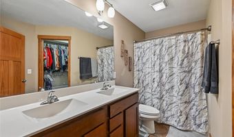 612 Deer Ridge Dr, Atkins, IA 52206