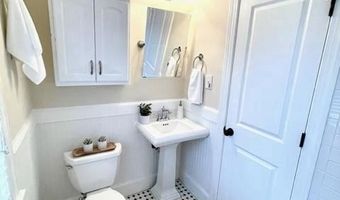 906 S WASHINGTON St 107, Alexandria, VA 22314