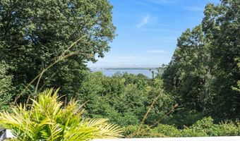 13 Serpentine Dr, Middletown, NJ 07748