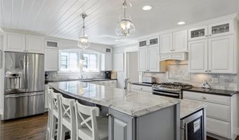 67 Caswell St, Narragansett, RI 02882