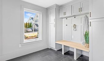 91 Houston Ave, Newport, RI 02840