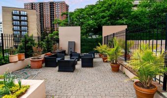 1301 N COURTHOUSE Rd #1005, Arlington, VA 22201