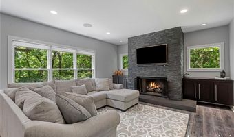 1977 EMERALD GLEN Ct, Ada, MI 49301